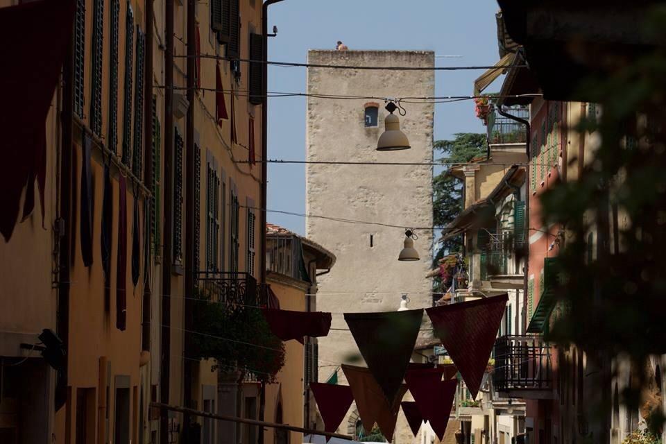 La Finestra Sul Borgo Dimora Storica Apartment Laterina Bagian luar foto
