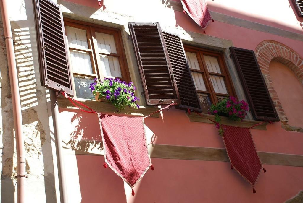 La Finestra Sul Borgo Dimora Storica Apartment Laterina Bagian luar foto